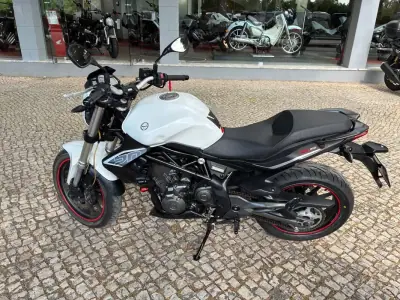 Benelli BN 2016 - 1850 EUR, 35691 km - AUTO.MOTO.pt - 35691km - foto 3 de 11