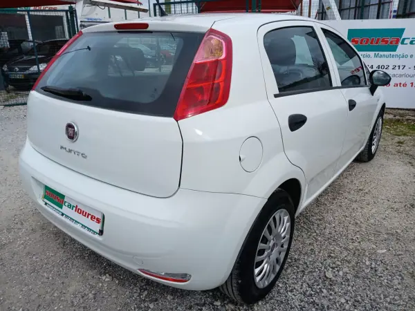 Fiat Punto 2016 - 6850 EUR, 156334 km - AUTO.MOTO.pt - 156334km - foto 9 de 24