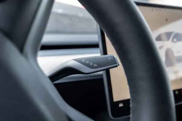 Tesla Model Y 2022 - 36900 EUR, 70000 km - AUTO.MOTO.pt - 70000km - foto 19 de 25