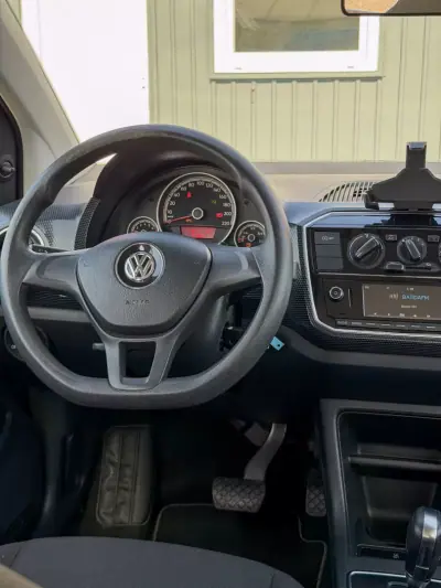 Volkswagen Up! 2017 - 7500 EUR, 191000 km - AUTO.MOTO.pt - 191000km - foto 8 de 10