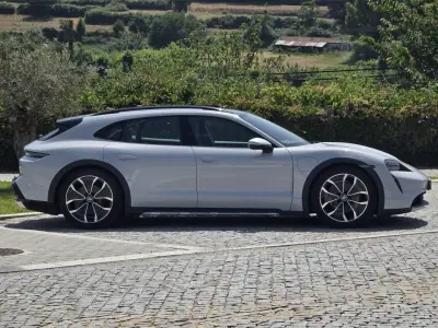Porsche Taycan Cross Turismo 2021 - 65499 EUR, 59000 km - AUTO.MOTO.pt - 59000km - foto 6 de 40