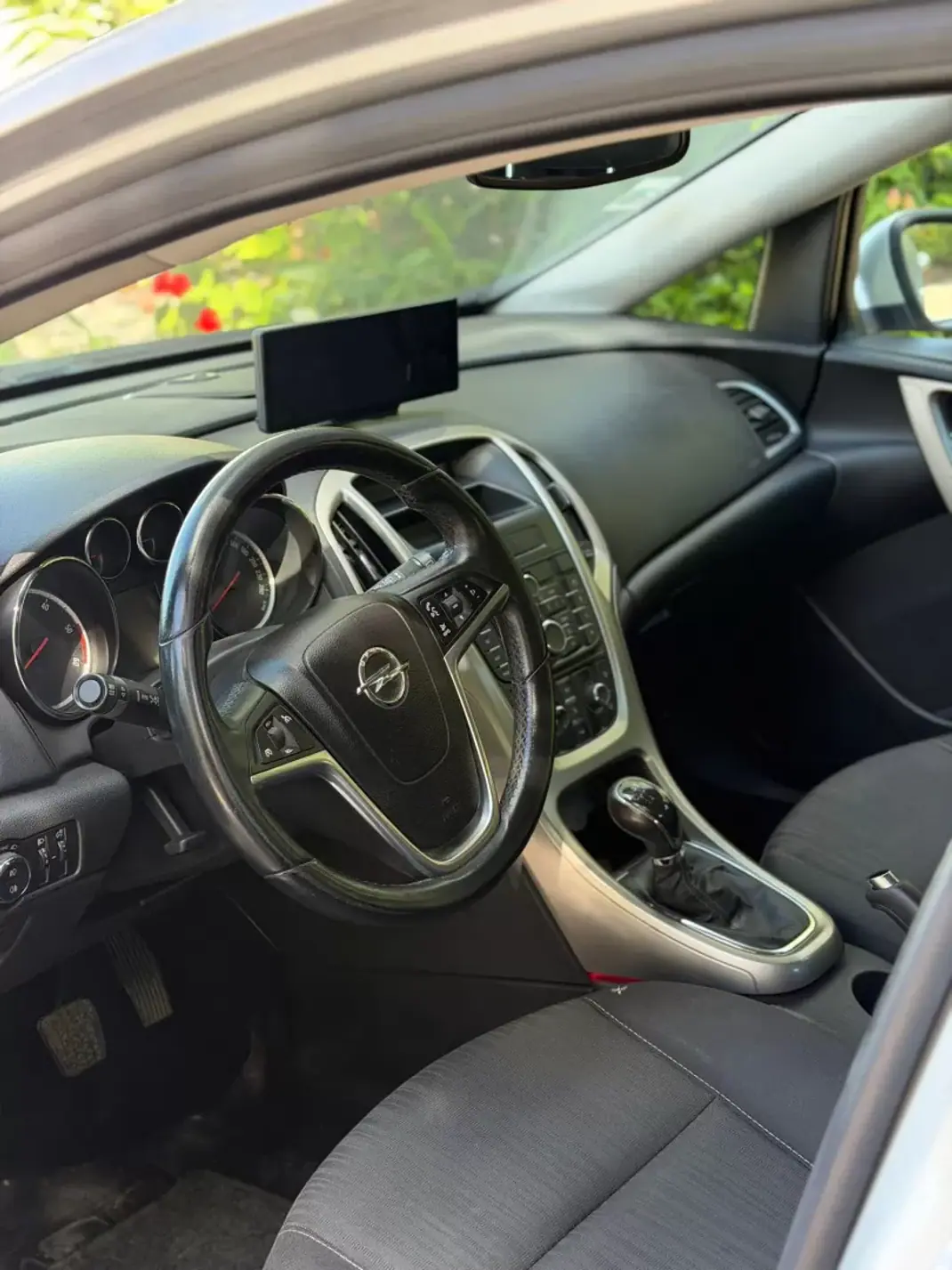 Opel Astra 2010 - 7900 EUR, 170584 km - AUTO.MOTO.pt - 170584km - foto 8 de 9