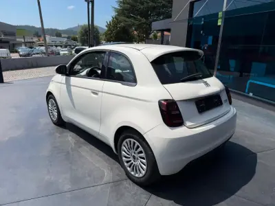Fiat 500e 2022 - 17000 EUR, 8900 km - AUTO.MOTO.pt - 8900km - foto 4 de 12