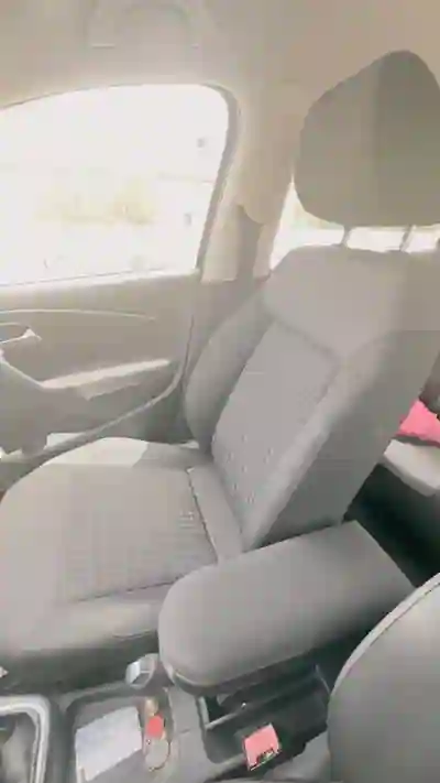 Volkswagen Polo 2017 - 9500 EUR, 61900 km - AUTO.MOTO.pt - 61900km - foto 9 de 16