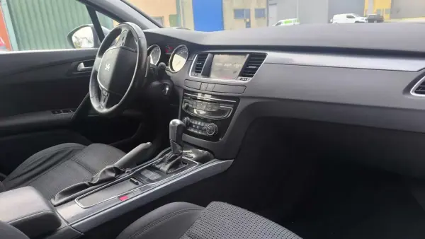 Peugeot 508 SW 2015 - 9900 EUR, 240000 km - AUTO.MOTO.pt - 240000km - foto 9 de 17