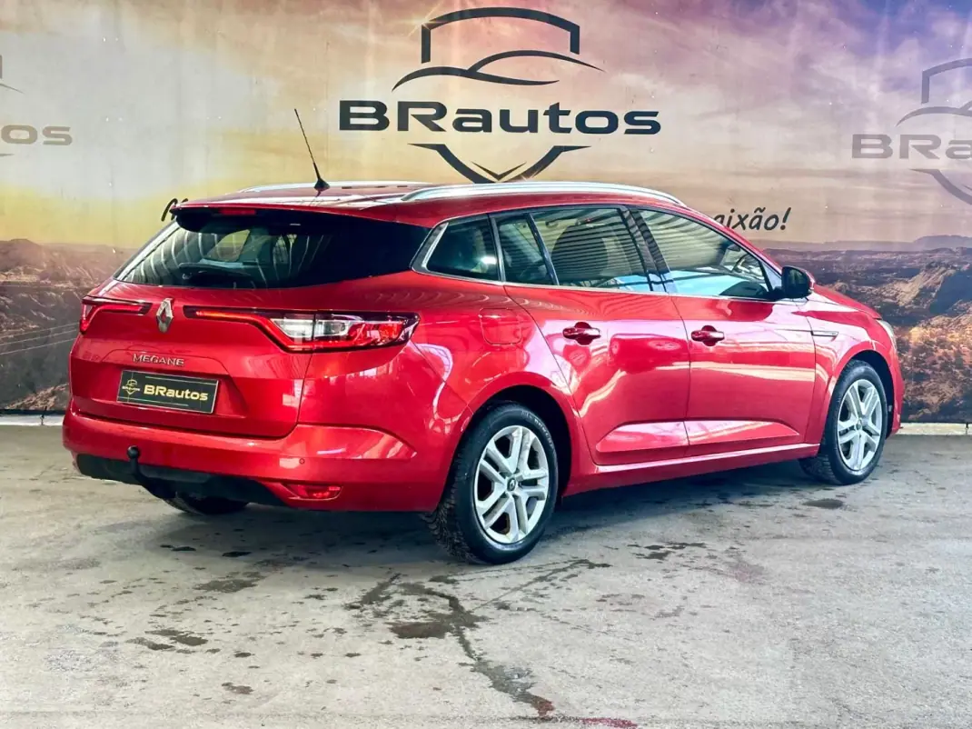 Renault Mégane Sport Tourer 2018 - 14900 EUR, 110134 km - AUTO.MOTO.pt - 110134km - foto 6 de 27