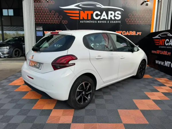 Peugeot 208 VAN 1.6 HDi Premium 2017 - 9750 EUR, 95494 km - 95494km - foto 2 de 15