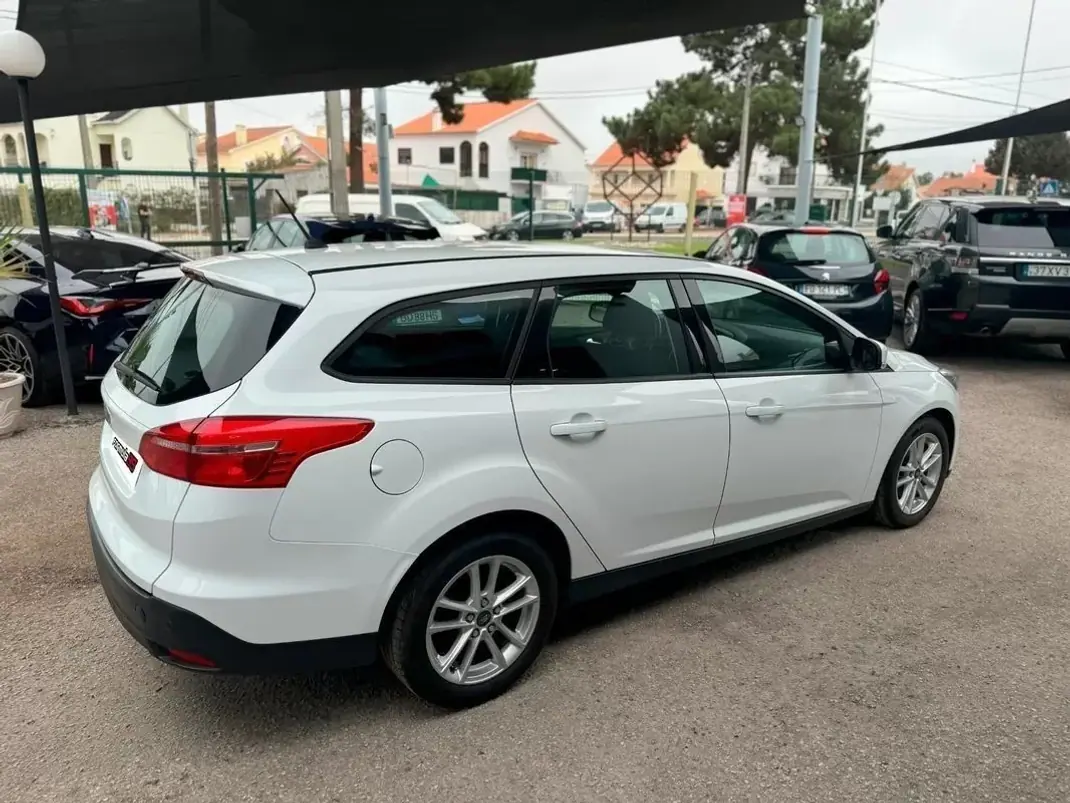 Ford Focus SW 2017 - 10900 EUR, 155572 km - AUTO.MOTO.pt - 155572km - foto 21 de 23