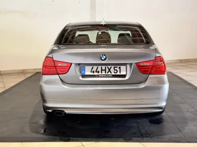 BMW 318 2009 - 10900 EUR, 110942 km - AUTO.MOTO.pt - 110942km - foto 7 de 25