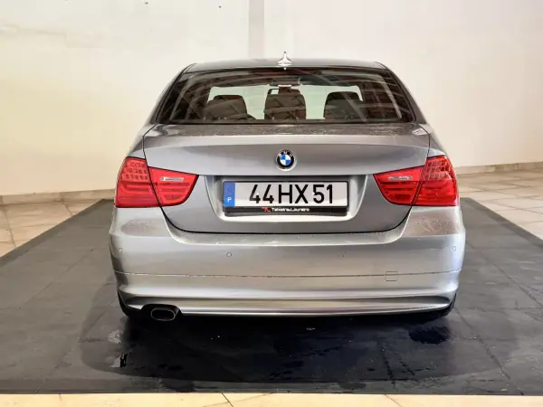 BMW 318 2009 - 10900 EUR, 110942 km - AUTO.MOTO.pt - 110942km - foto 7 de 25