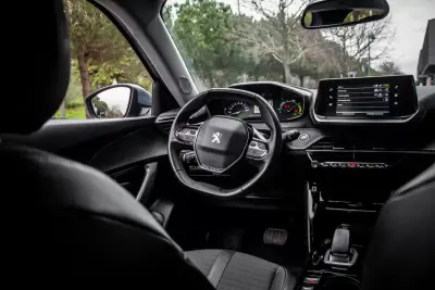 Peugeot e-2008 2021 - 20850 EUR, 60050 km - AUTO.MOTO.pt - 60050km - foto 32 de 44