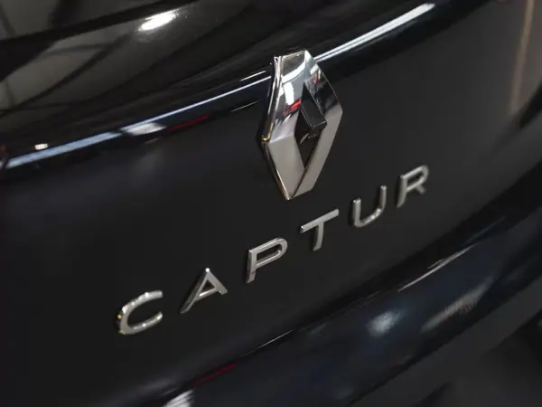 Renault Captur 2021 - 14990 EUR, 112500 km - AUTO.MOTO.pt - 112500km - foto 10 de 18