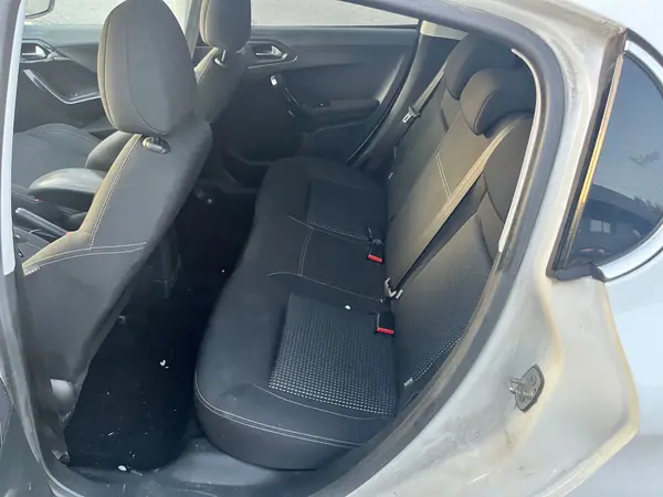 Peugeot 208 2019 — foto 3 de 5