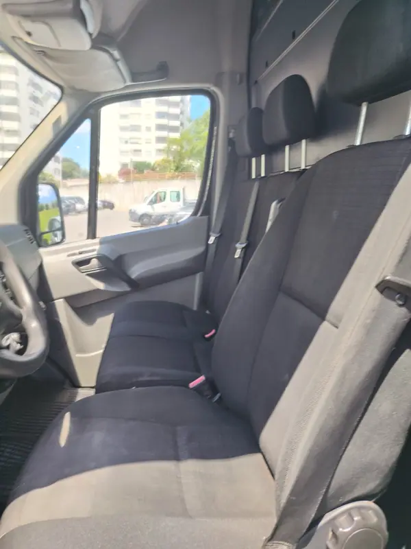 Mercedes-Benz Sprinter 2015 - 14500 EUR, 380000 km - AUTO.MOTO.pt - 380000km - foto 7 de 9