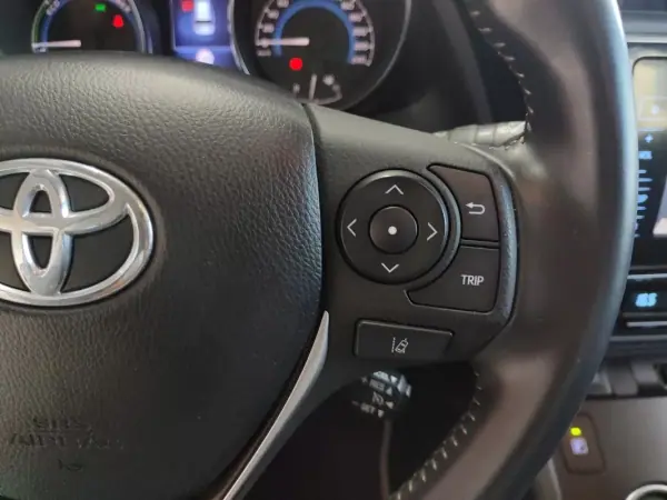 Toyota Auris Touring Sports 2018 - 16950 EUR, 109000 km - AUTO.MOTO.pt - 109000km - foto 28 de 37