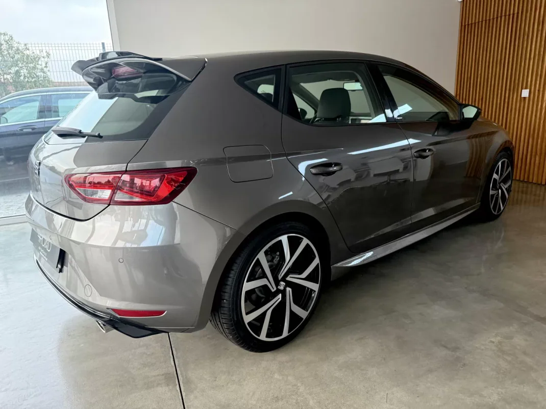 SEAT Leon 2015 - 14000 EUR, 181000 km - AUTO.MOTO.pt - 181000km - foto 15 de 92