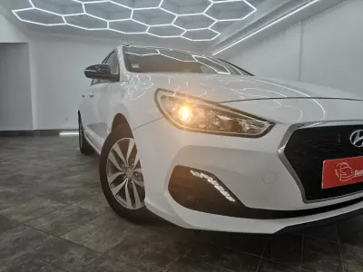 Hyundai i30 SW 2018 - 12950 EUR, 117053 km - AUTO.MOTO.pt - 117053km - foto 10 de 41