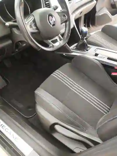 Renault Mégane 2021 - 16200 EUR, 63000 km - 63000km - foto 7 de 12