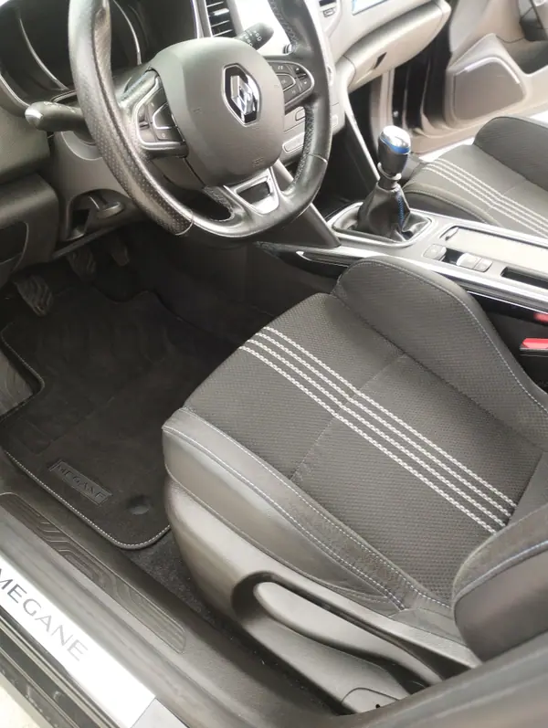 Renault Mégane 2021 - 16200 EUR, 63000 km - 63000km - foto 7 de 12