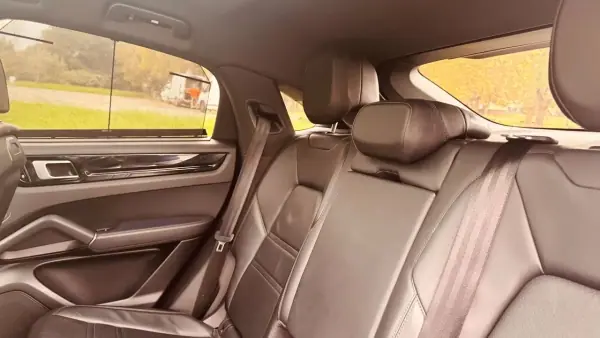 Porsche Cayenne Coupé 2019 - 57500 EUR, 247000 km - AUTO.MOTO.pt - 247000km - foto 21 de 25