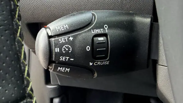 Peugeot 2008 2021 - 17990 EUR, 90903 km - AUTO.MOTO.pt - 90903km - foto 37 de 47