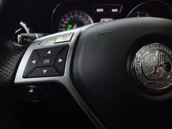 Mercedes-Benz GLA 200 2014 - 22950 EUR, 245585 km - AUTO.MOTO.pt - 245585km - foto 25 de 45