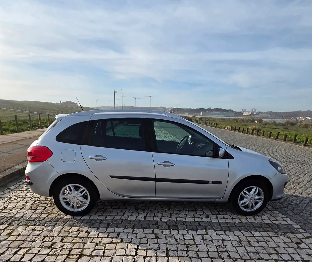 Renault Clio 2008 - 3990 EUR, 199500 km - AUTO.MOTO.pt - 199500km - foto 8 de 19