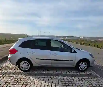 Renault Clio 2008 - 3990 EUR, 199500 km - AUTO.MOTO.pt - 199500km - foto 8 de 19