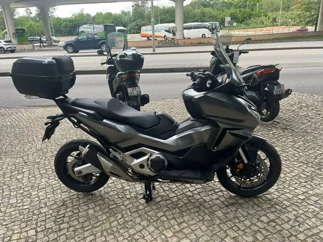 Honda Forza 2023 - 9350 EUR, 11932 km - AUTO.MOTO.pt - 11932km - foto 7 de 12
