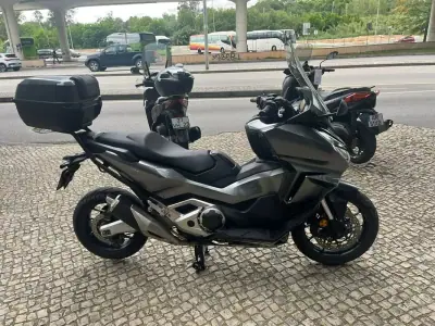 Honda Forza 2023 - 9350 EUR, 11932 km - AUTO.MOTO.pt - 11932km - foto 7 de 12