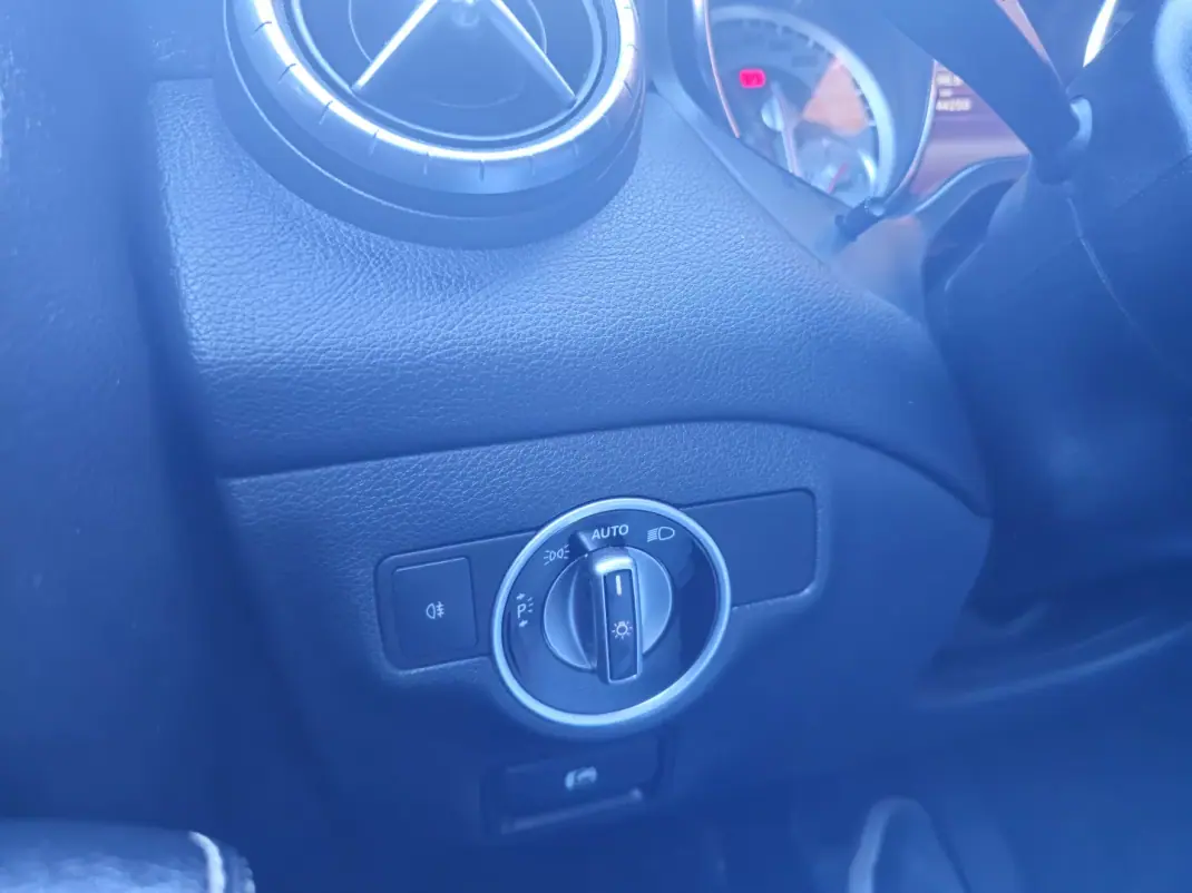 Mercedes-Benz CLA 180 2015 - 15750 EUR, 144250 km - 144250km - foto 14 de 14