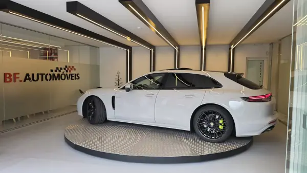 Porsche Panamera Sport Turismo 2024 - 119900 EUR, 45564 km - AUTO.MOTO.pt - 45564km - foto 15 de 63