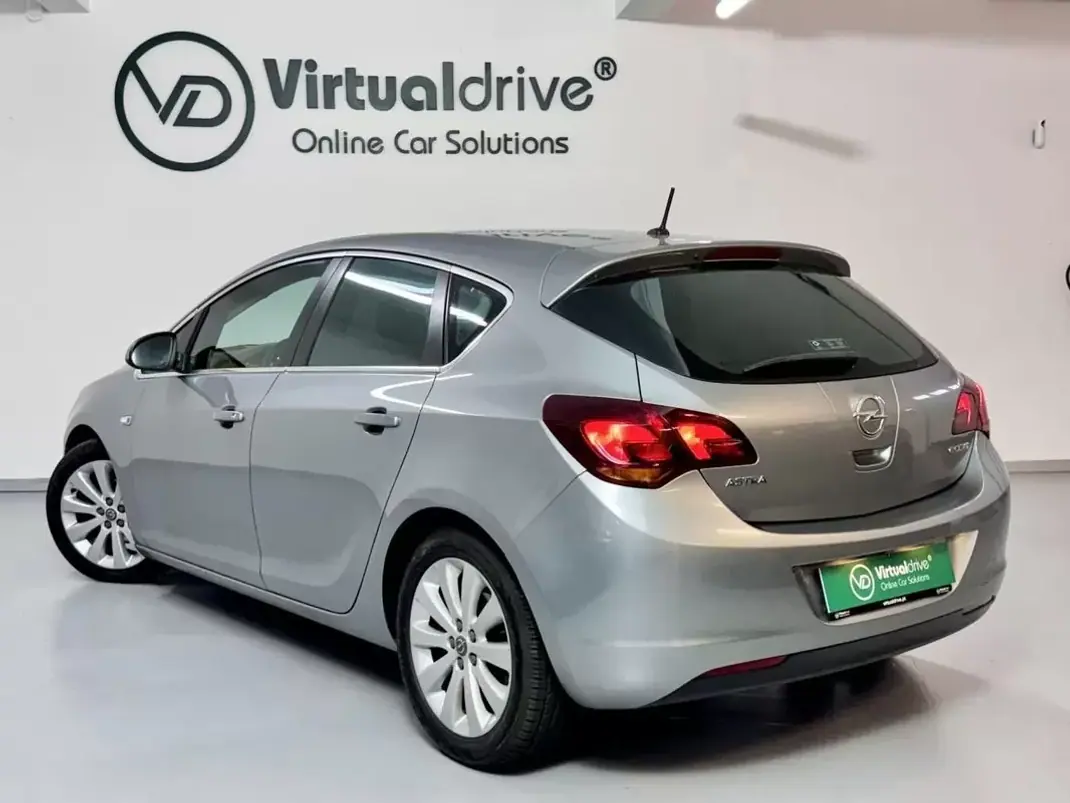 Opel Astra 2012 - 6250 EUR, 154000 km - AUTO.MOTO.pt - 154000km - foto 9 de 52
