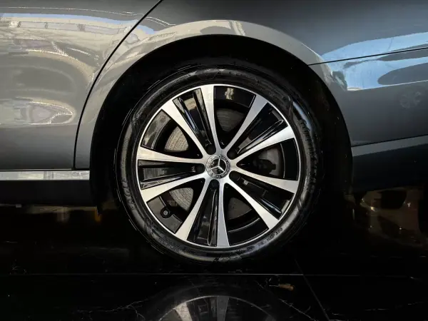 Mercedes-Benz E 300 2023 - 42990 EUR, 56100 km - AUTO.MOTO.pt - 56100km - foto 14 de 33