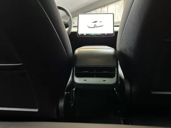 Tesla Model 3 2023 - 33500 EUR, 55603 km - AUTO.MOTO.pt - 55603km - foto 10 de 10
