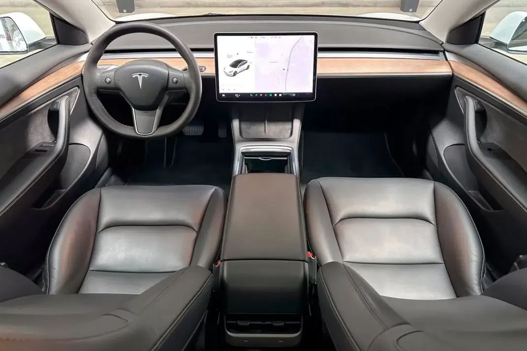 Tesla Model 3 2021 - 27450 EUR, 33801 km - AUTO.MOTO.pt - 33801km - foto 12 de 48