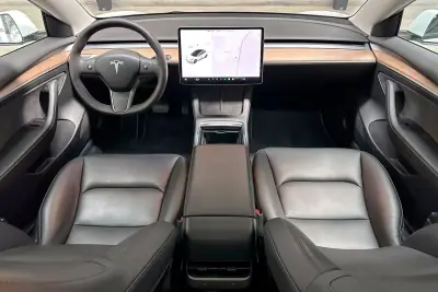 Tesla Model 3 2021 - 27450 EUR, 33801 km - AUTO.MOTO.pt - 33801km - foto 12 de 48