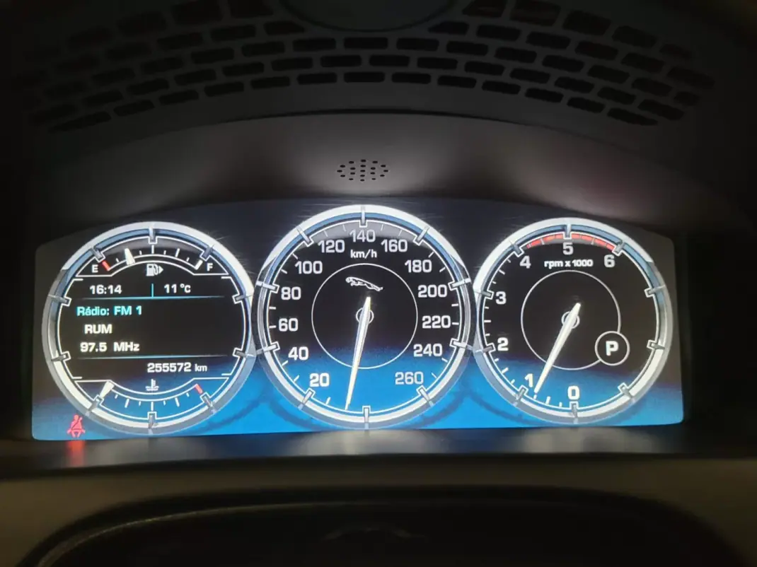 Jaguar XJ 2012 - 19950 EUR, 255600 km - AUTO.MOTO.pt - 255600km - foto 22 de 33