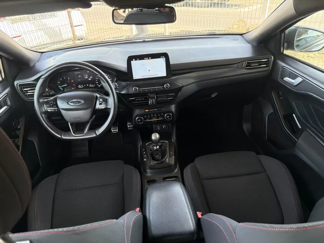 Ford Focus 2018 - 14850 EUR, 79128 km - AUTO.MOTO.pt - 79128km - foto 15 de 20