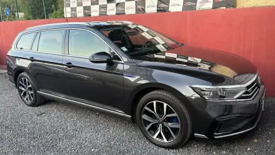 Volkswagen Passat Variant 2020 - 18500 EUR, 175000 km - AUTO.MOTO.pt - 175000km - foto 8 de 12