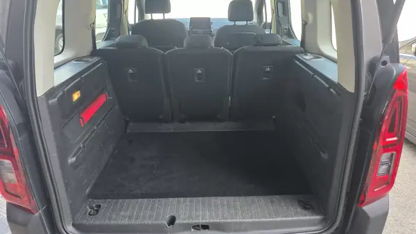 Citroën Berlingo 2019 - 15990 EUR, 138000 km - AUTO.MOTO.pt - 138000km - foto 9 de 11