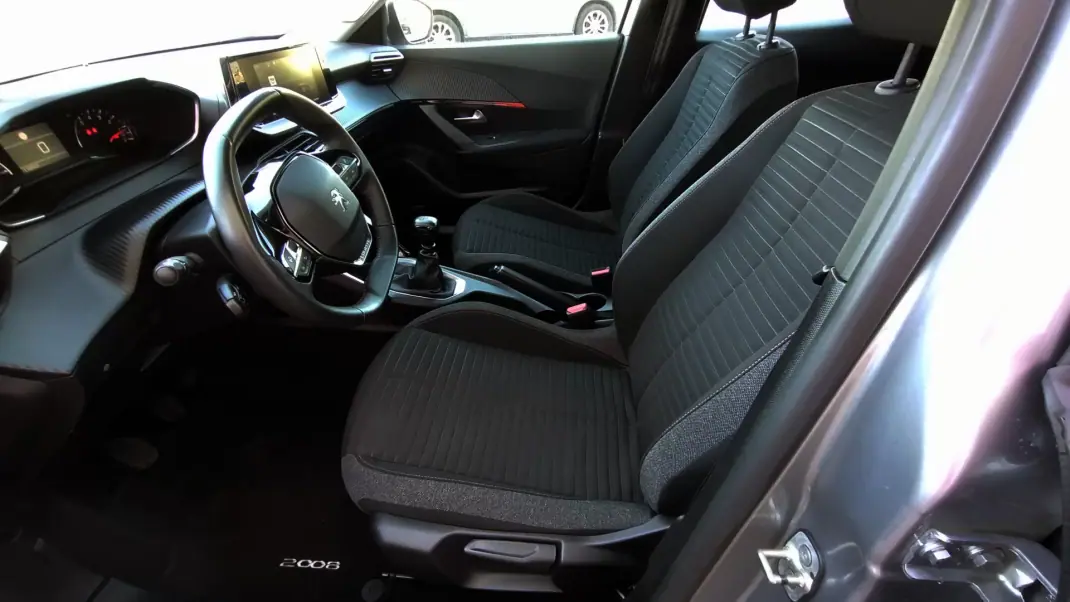 Peugeot 2008 2021 - 17999 EUR, 118000 km - AUTO.MOTO.pt - 118000km - foto 14 de 31