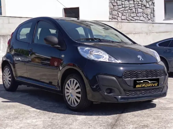 Peugeot 107 1.0 active  2014 Gasolina