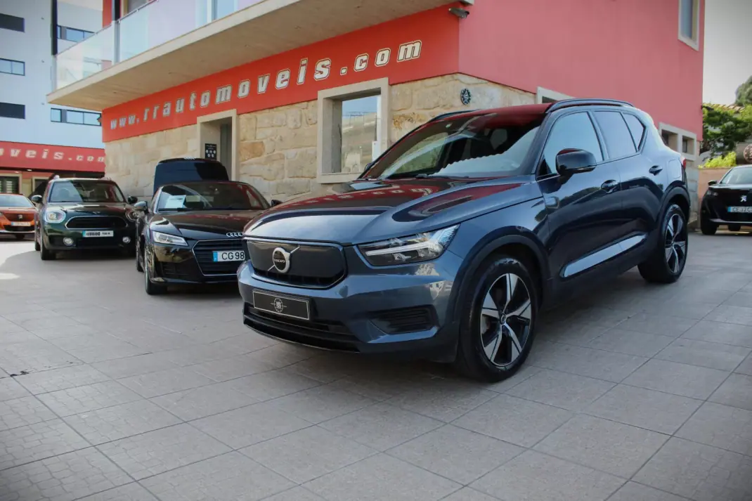 Volvo XC 40 2022 - 26000 EUR, 124000 km - AUTO.MOTO.pt - 124000km - foto 1 de 28
