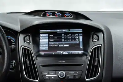 Ford Focus 2016 - 42950 EUR, 61000 km - AUTO.MOTO.pt - 61000km - foto 41 de 49