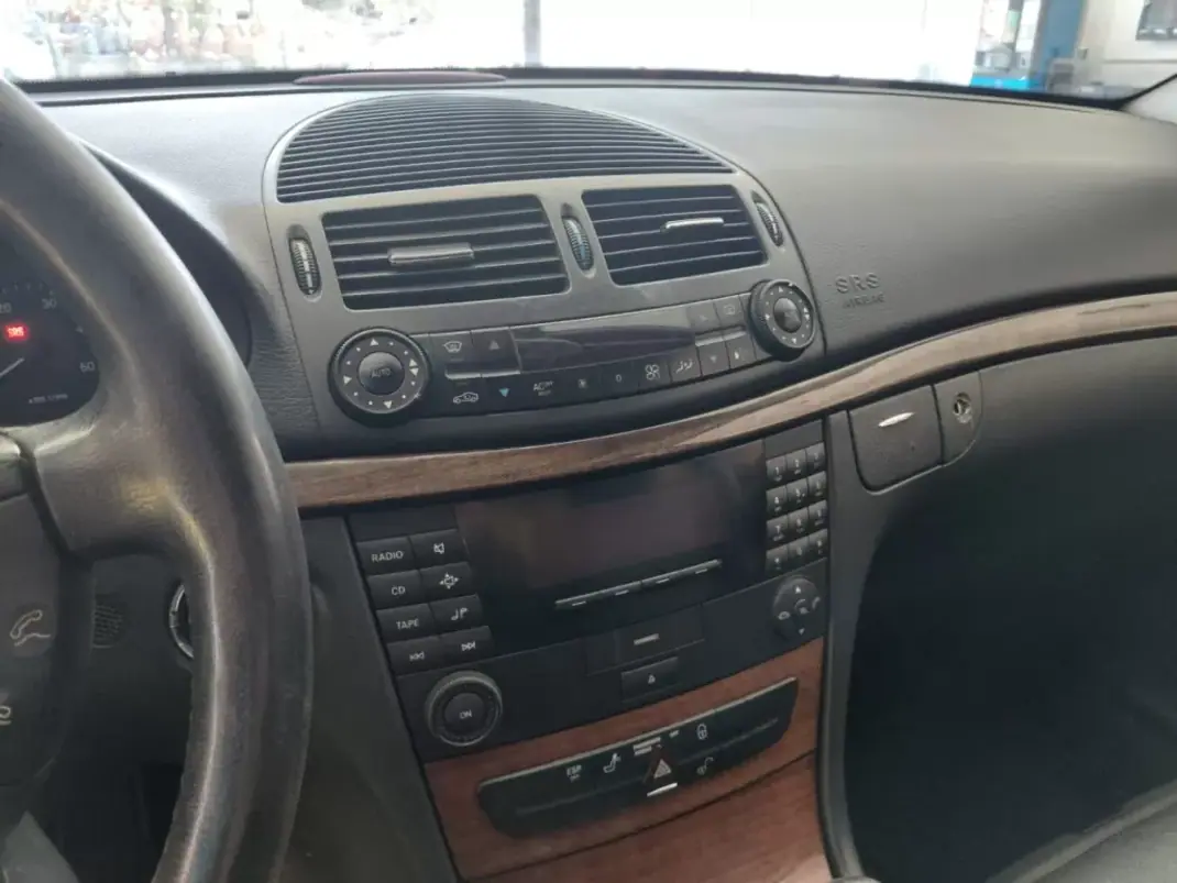 Mercedes-Benz E 220 2002 - 7600 EUR, 280000 km - 280000km - foto 12 de 15