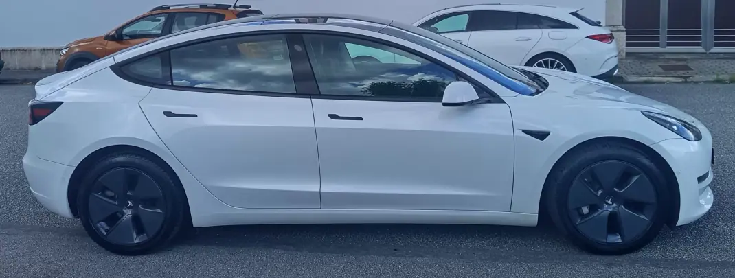 Tesla Model 3 2021 - 26990 EUR, 107700 km - AUTO.MOTO.pt - 107700km - foto 4 de 16