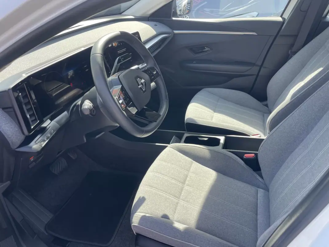 Renault Mégane E-Tech 2023 - 27950 EUR, 57803 km - AUTO.MOTO.pt - 57803km - foto 8 de 11