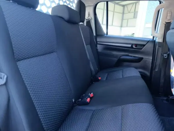 Toyota Hilux 2017 - 27900 EUR, 128583 km - AUTO.MOTO.pt - 128583km - foto 18 de 19