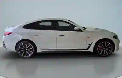 BMW i4 2025 - 30000 EUR, 25000 km - 25000km - foto 7 de 8